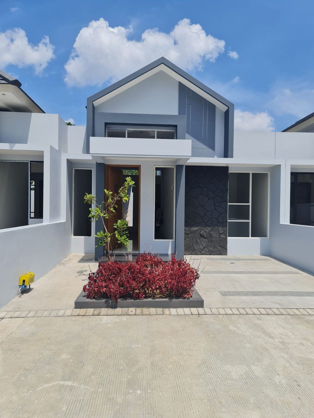 foto tampak rumah tipe KOMERSIL perumahan KEDATON BHANYU BHIRU
