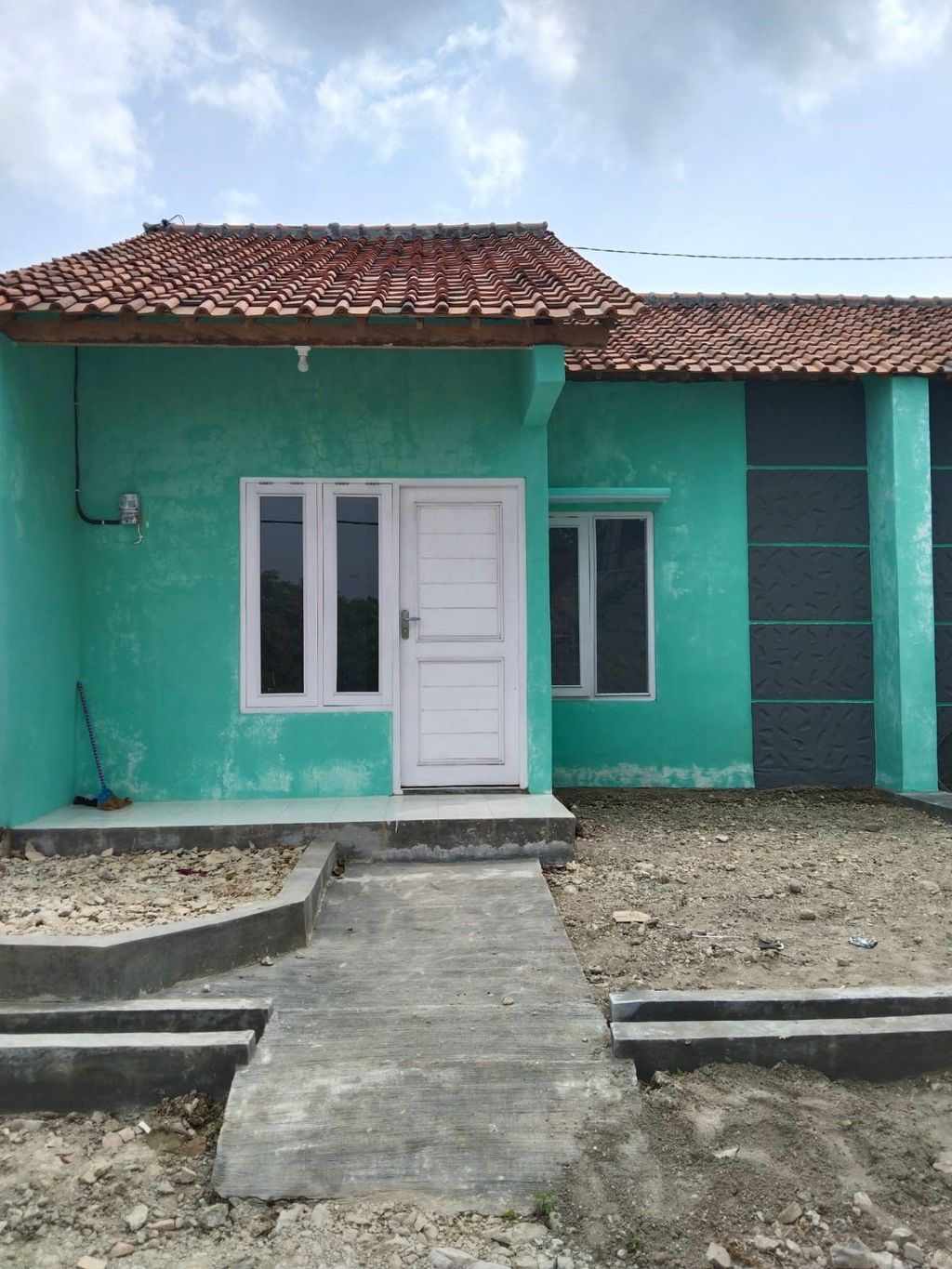 foto tampak rumah tipe 36/70 perumahan Kabumian Hill
