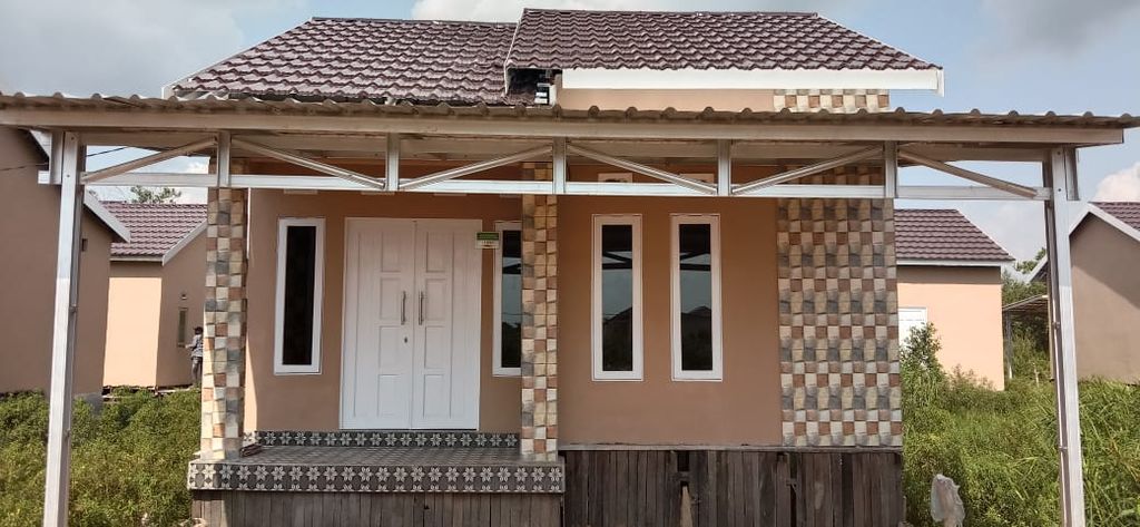 foto tampak rumah tipe Komersil (Non Subsidi) perumahan KOMPLEK PURI AWANIS II