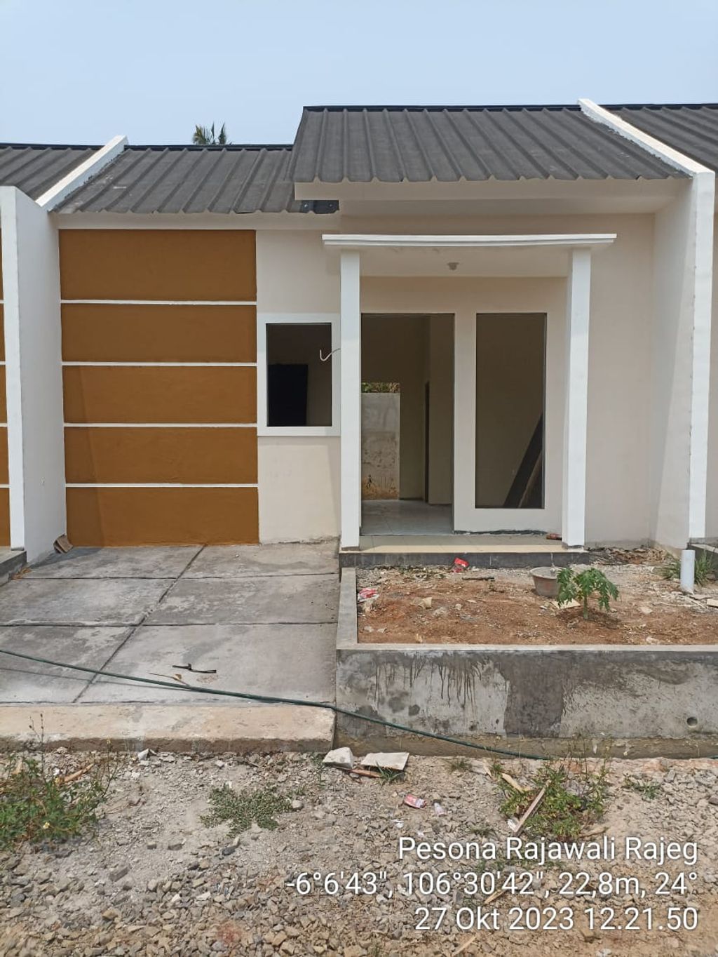 foto tampak rumah tipe 30/60 perumahan Pesona Rajawali Rajeg