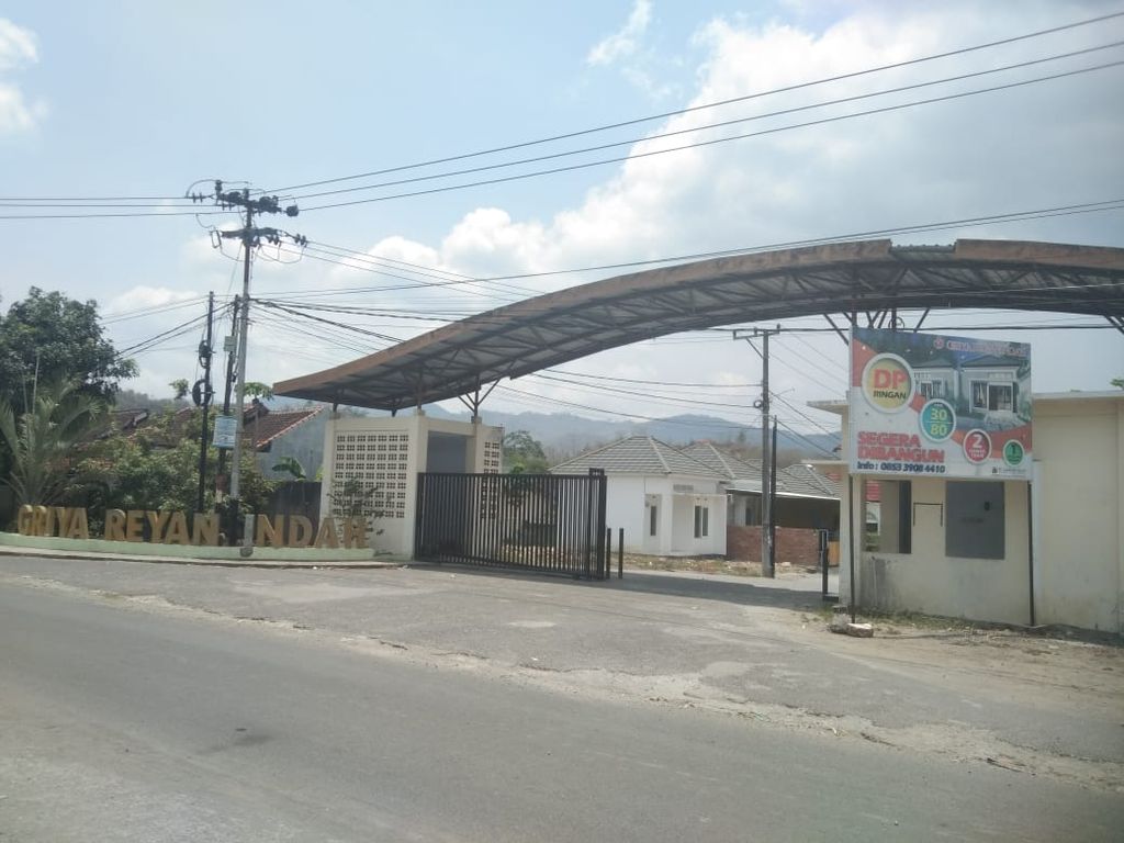 foto gerbang perumahan REYAN 2