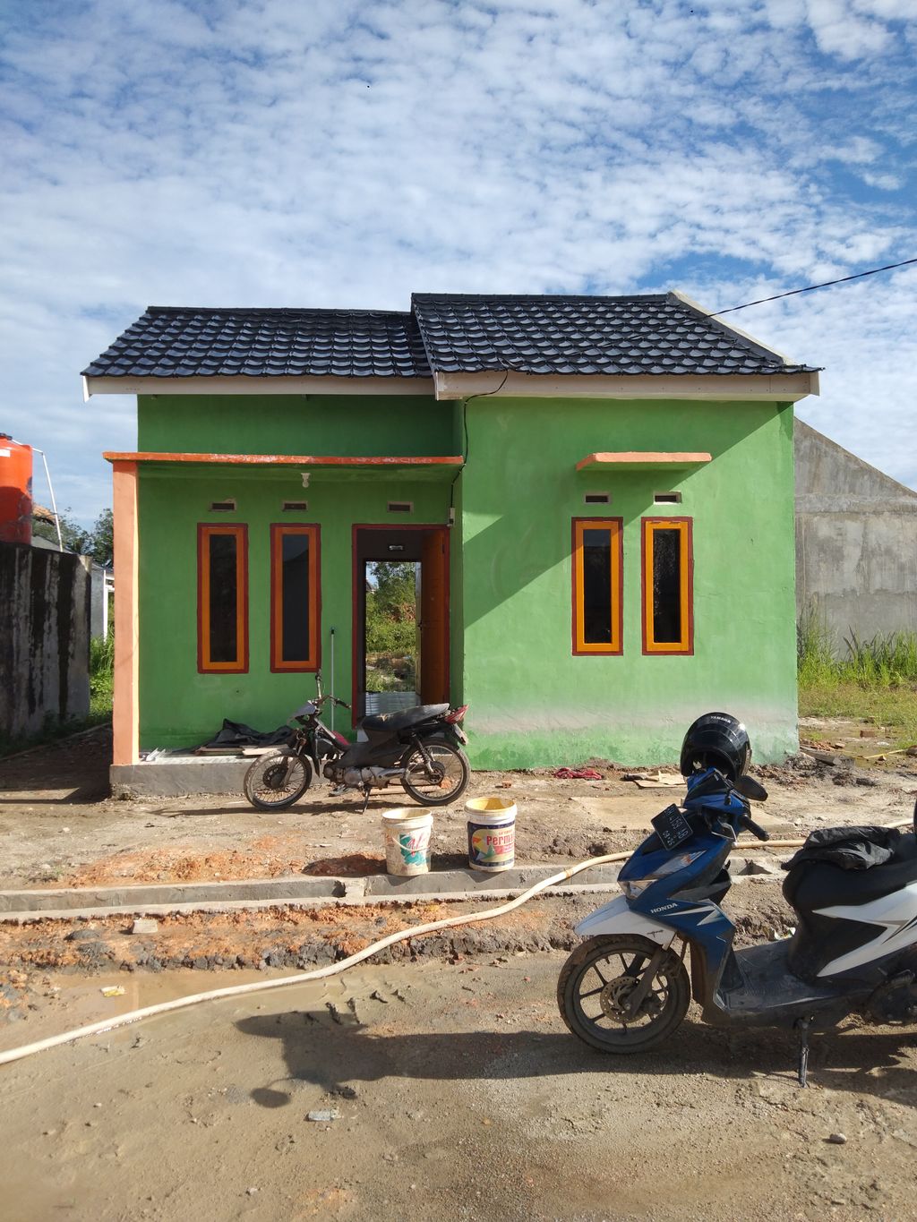 foto contoh rumah perumahan AMIRA LAND 2
