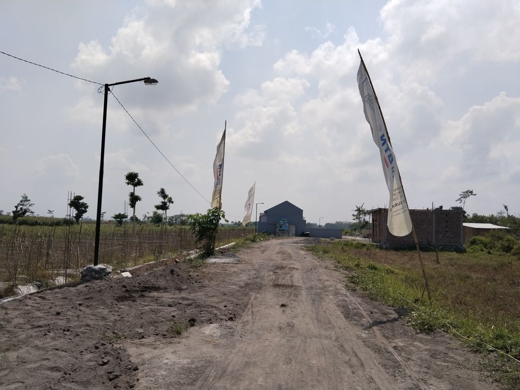 foto posisi tengah perumahan EMERALD RESIDENCE