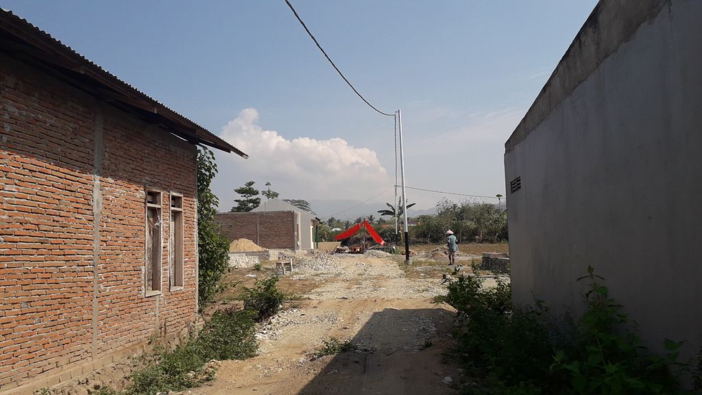 foto gerbang perumahan MUTIARA REGENCY 4