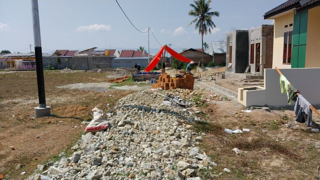 foto posisi tengah perumahan MUTIARA REGENCY 4