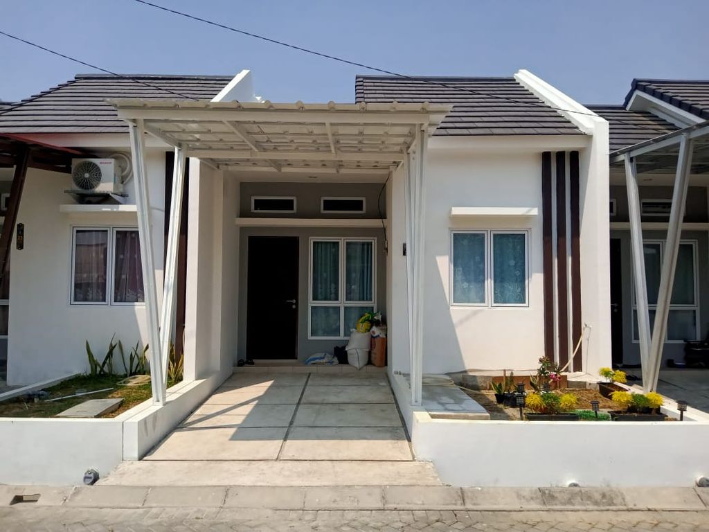 foto tampak rumah tipe E blok I21 perumahan Graha Mirai