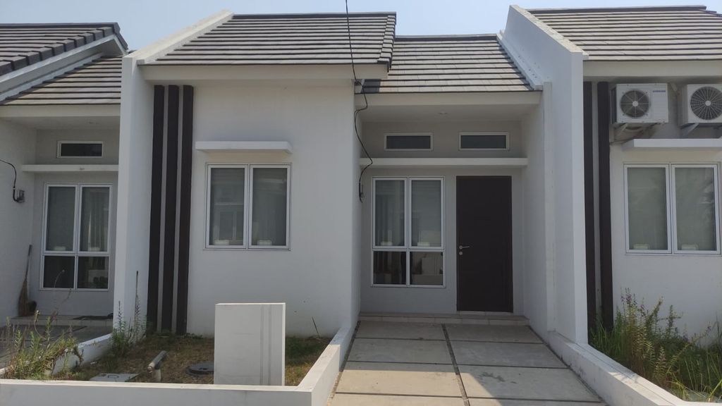 foto tampak rumah tipe E Blok H 8 perumahan Graha Mirai