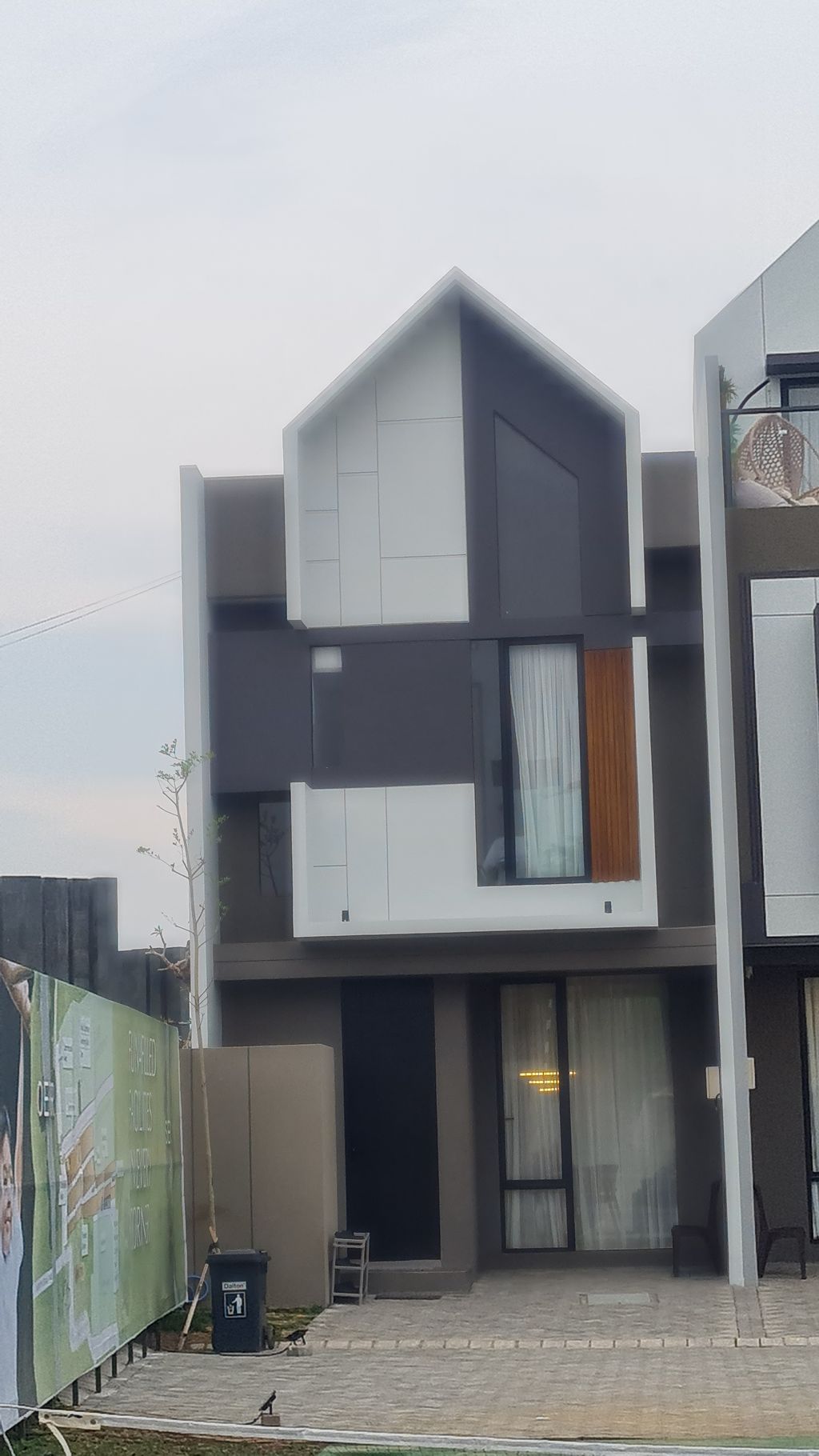 foto contoh rumah perumahan GRAND EASTERN