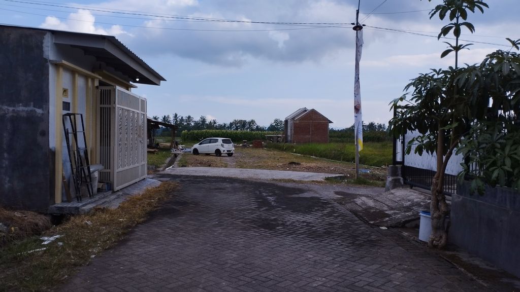 foto posisi tengah perumahan PERUM PERMATA VALENTA 2