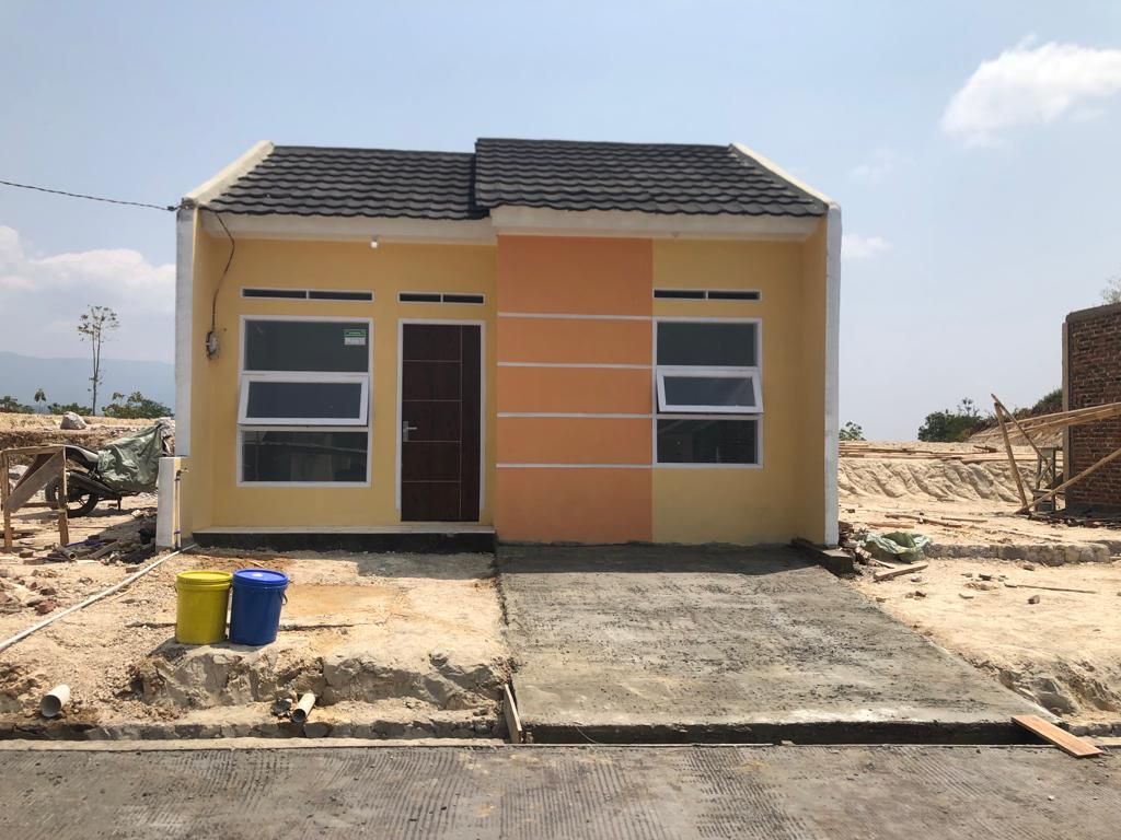 foto tampak rumah tipe 30/96 perumahan Graha Pancar Majasari