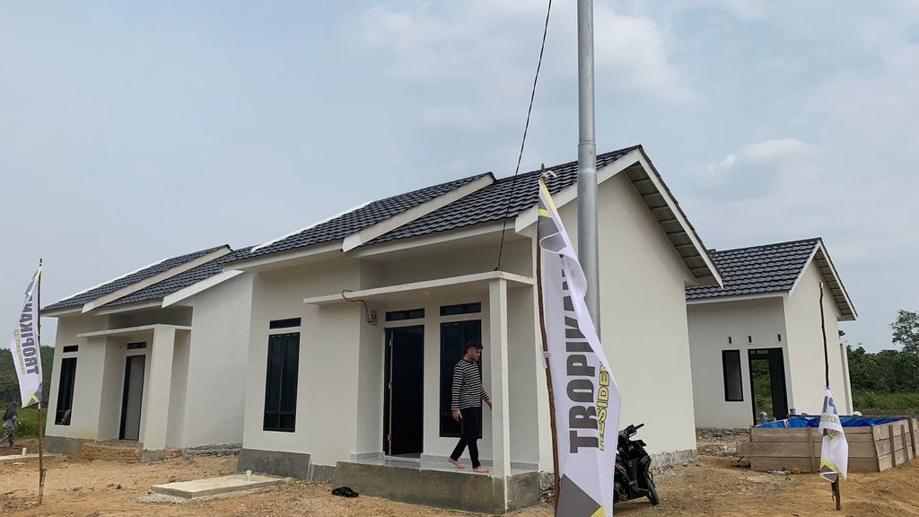 foto tampak rumah tipe 36/117 perumahan TROPIKANA RESIDENCE