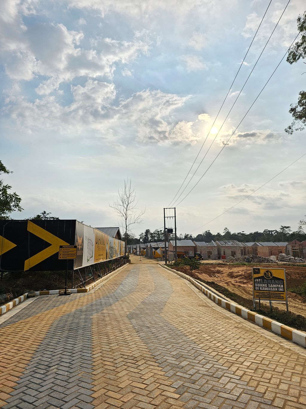 foto posisi tengah perumahan DJAVINO RESIDENCE VI