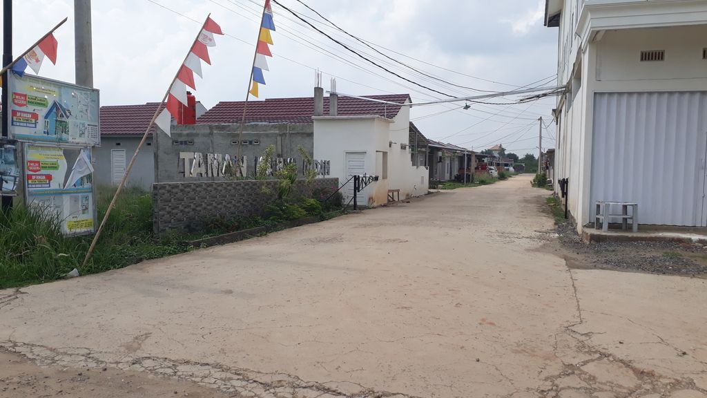 foto gerbang perumahan Taman Karya Indah 2