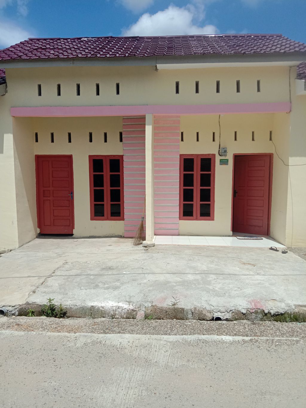 foto contoh rumah perumahan Perumahan Griya Jati Los