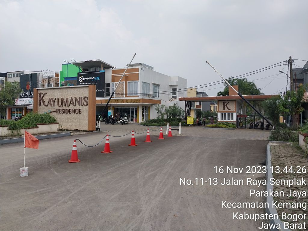 foto gerbang perumahan KAYU MANIS RESIDENCE