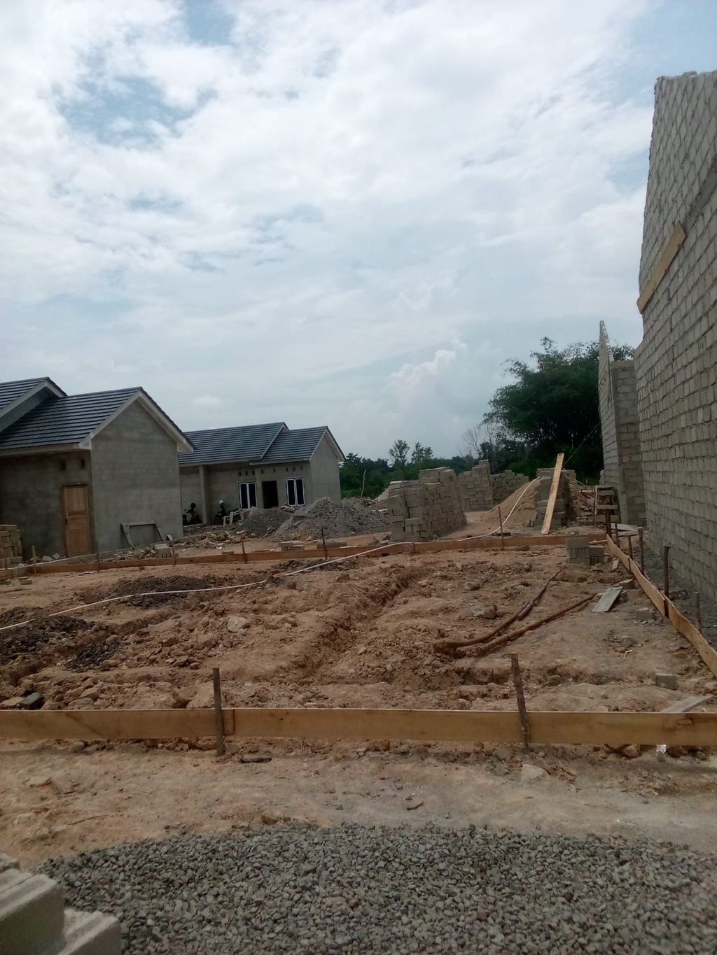 foto posisi tengah perumahan PERUMAHAN APPLE RESIDENCE 1 TAMBAHAN