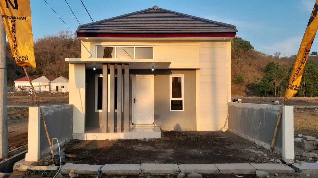 foto contoh rumah perumahan ROYAL HILL REGENCY