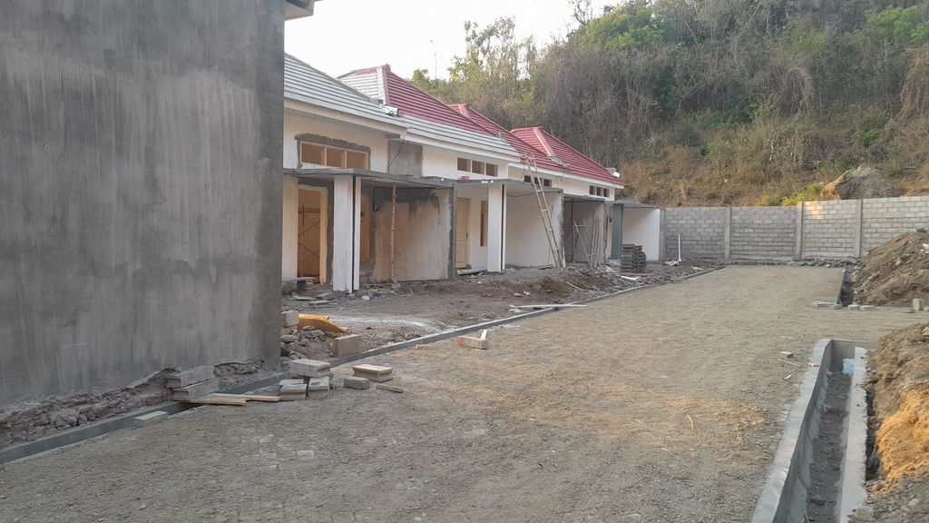 foto posisi tengah perumahan ROYAL HILL REGENCY