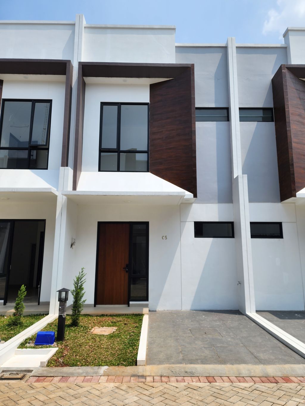 foto contoh rumah perumahan Winston Residence Serpong