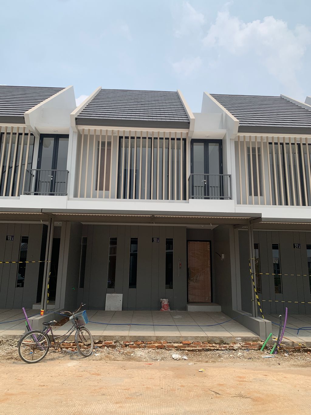 foto contoh rumah perumahan GRAND WISATA - ZLIVING