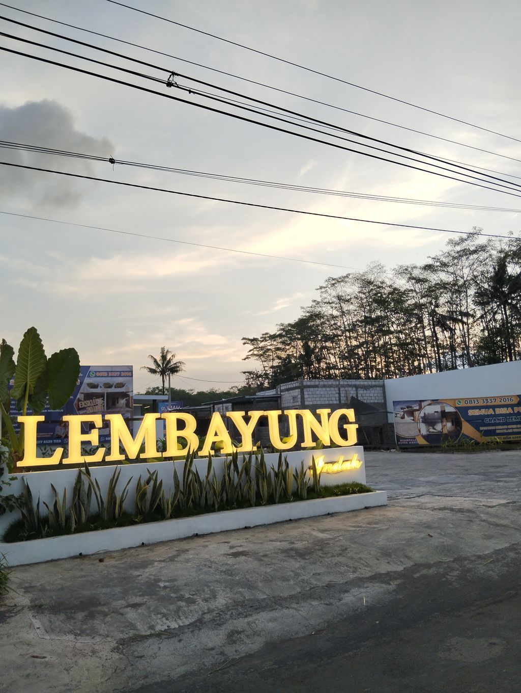 foto gerbang perumahan Grand Lembayung Indah
