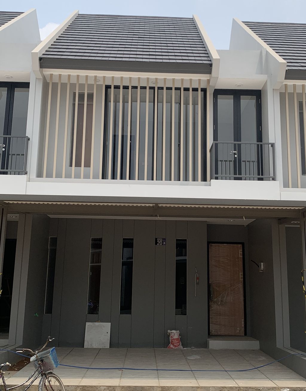 foto tampak rumah tipe T.88/77.ZL perumahan GRAND WISATA - ZLIVING