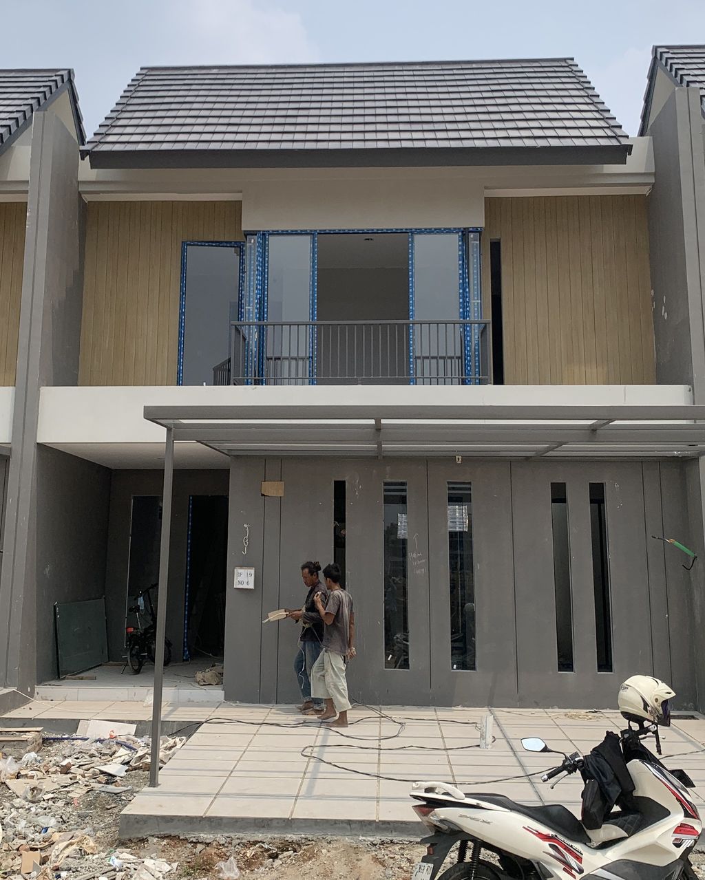 foto tampak rumah tipe T.125/140.ZL perumahan GRAND WISATA - ZLIVING