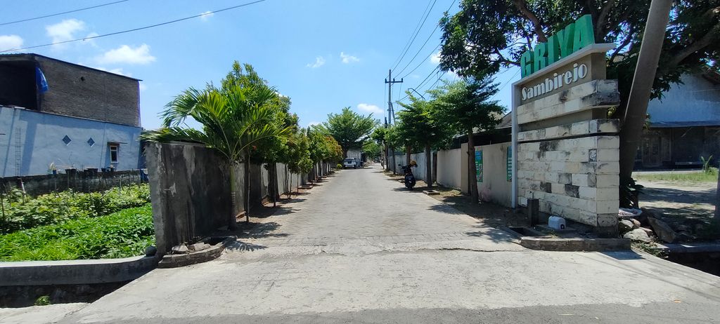 foto gerbang perumahan GRIYA SAMBIREJO