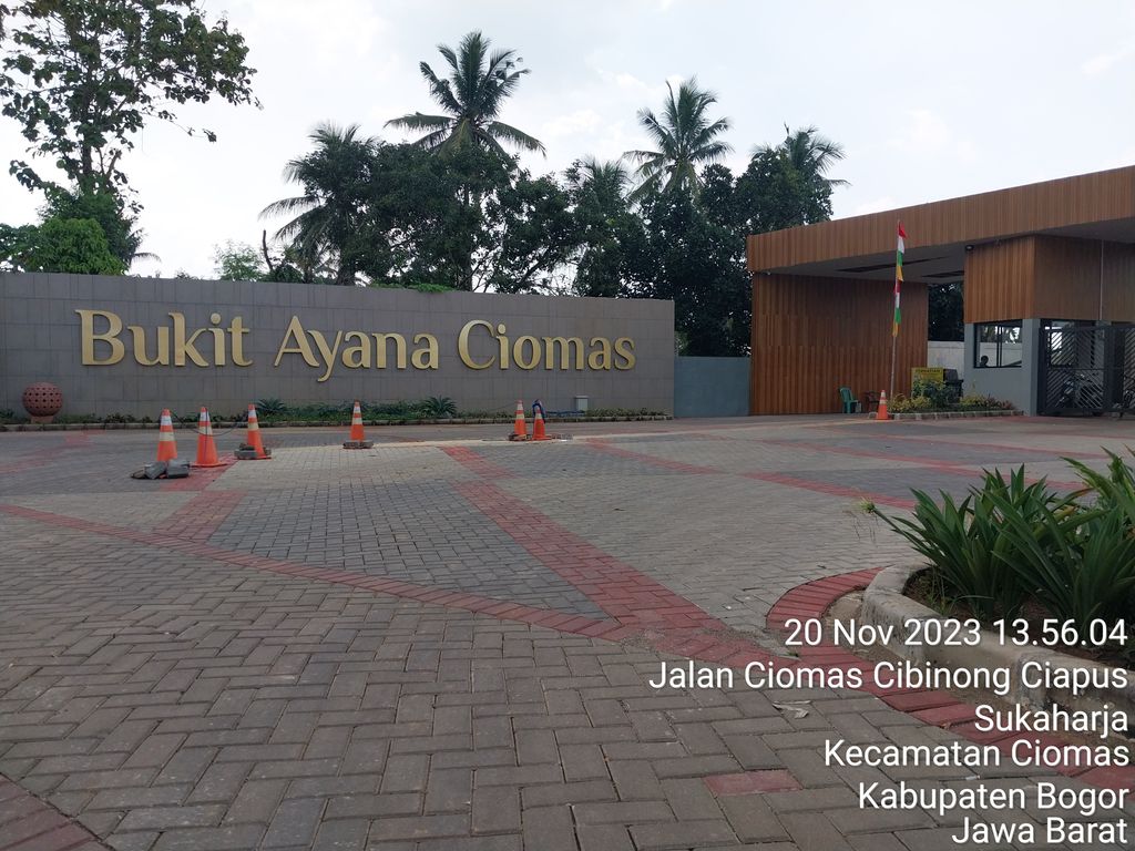 foto gerbang perumahan BUKIT AYANA CIOMAS