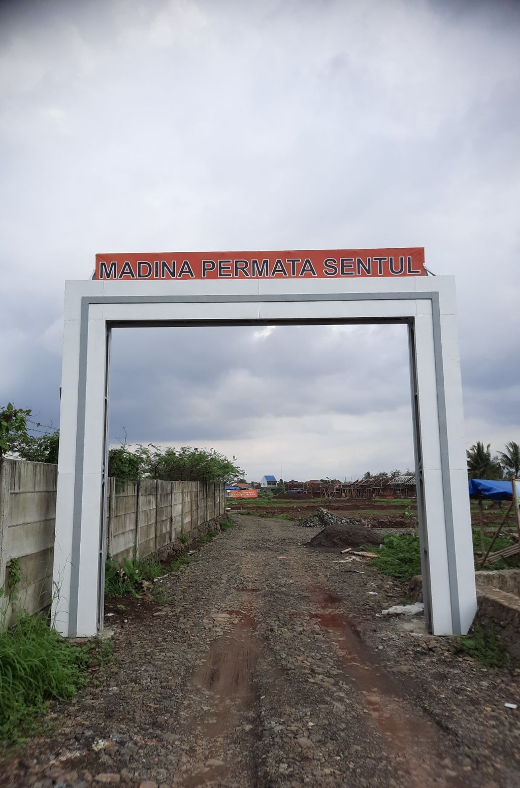 foto gerbang perumahan MADINA PERMATA SENTUL