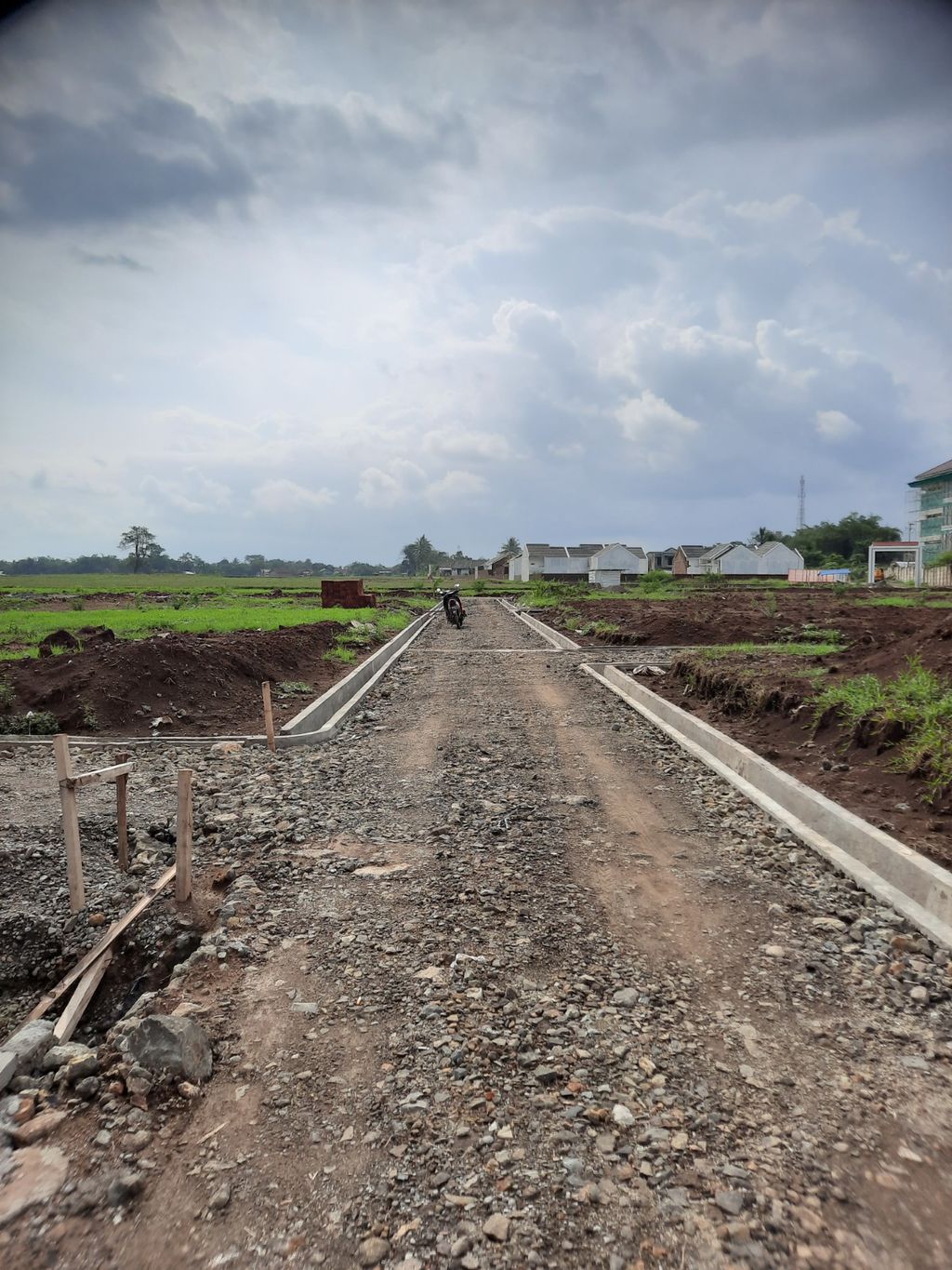 foto posisi tengah perumahan MADINA PERMATA SENTUL