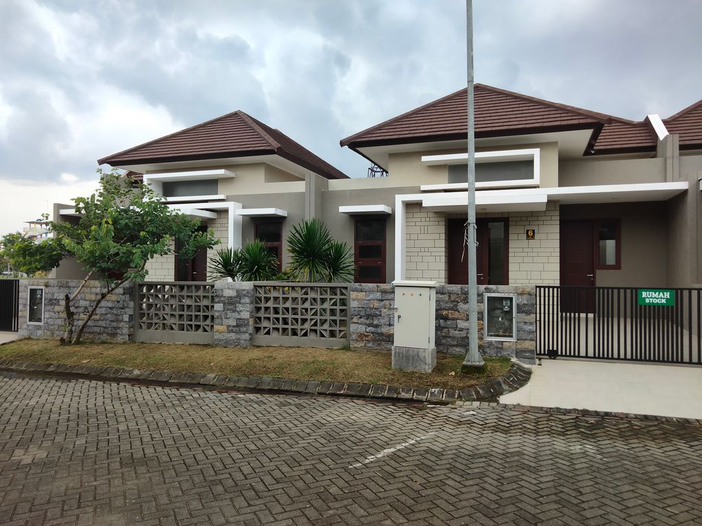 foto contoh rumah perumahan Perumahan Graha Kencana
