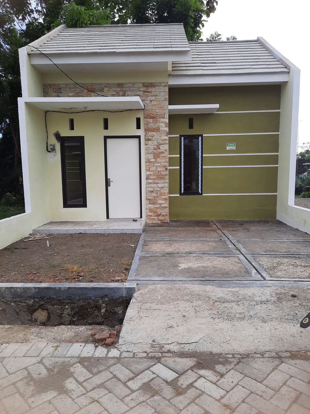 foto tampak rumah tipe C 30/72 perumahan GRIYA HASBANNA JEMBER