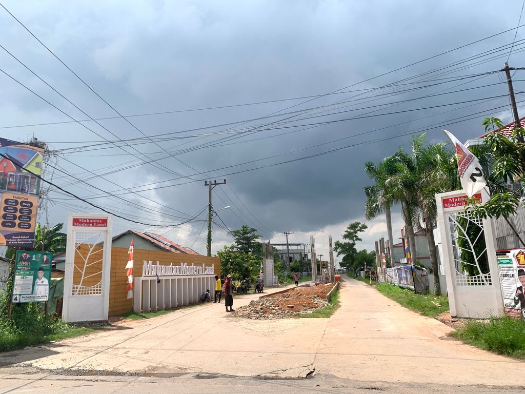 foto gerbang perumahan Mahantas Modern Land
