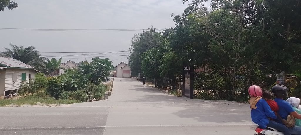 foto gerbang perumahan gemilang II