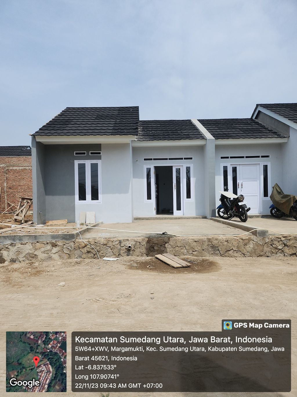 foto contoh rumah perumahan bumi simpati parigi
