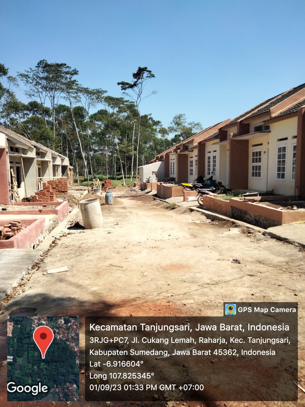foto posisi tengah perumahan Queensland Residence 2