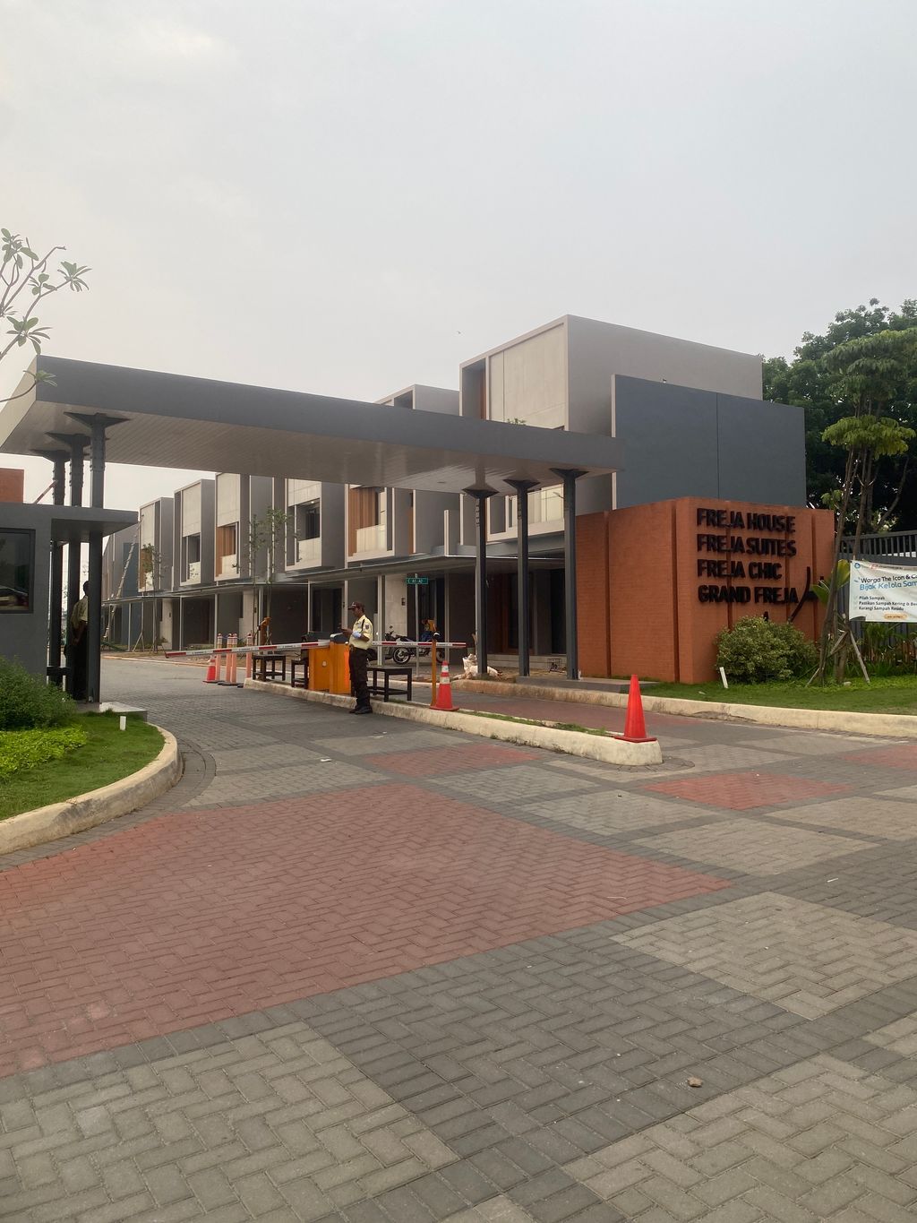 foto gerbang perumahan GRAND FREJA