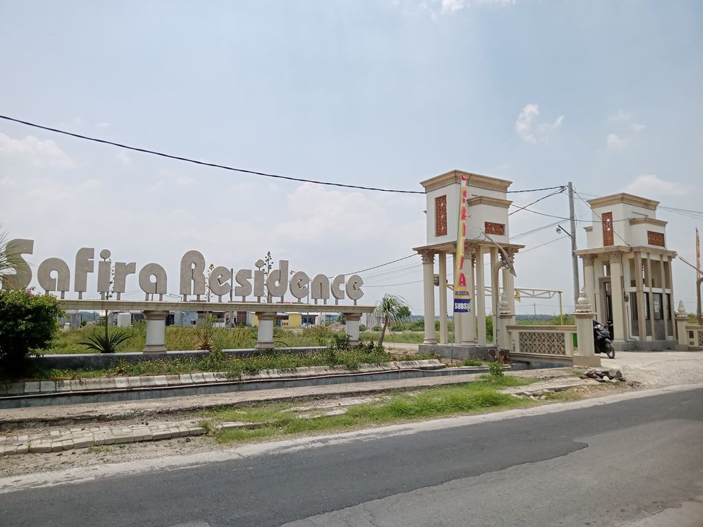 foto gerbang perumahan SAFIRA RESIDENCE TAHAP 2