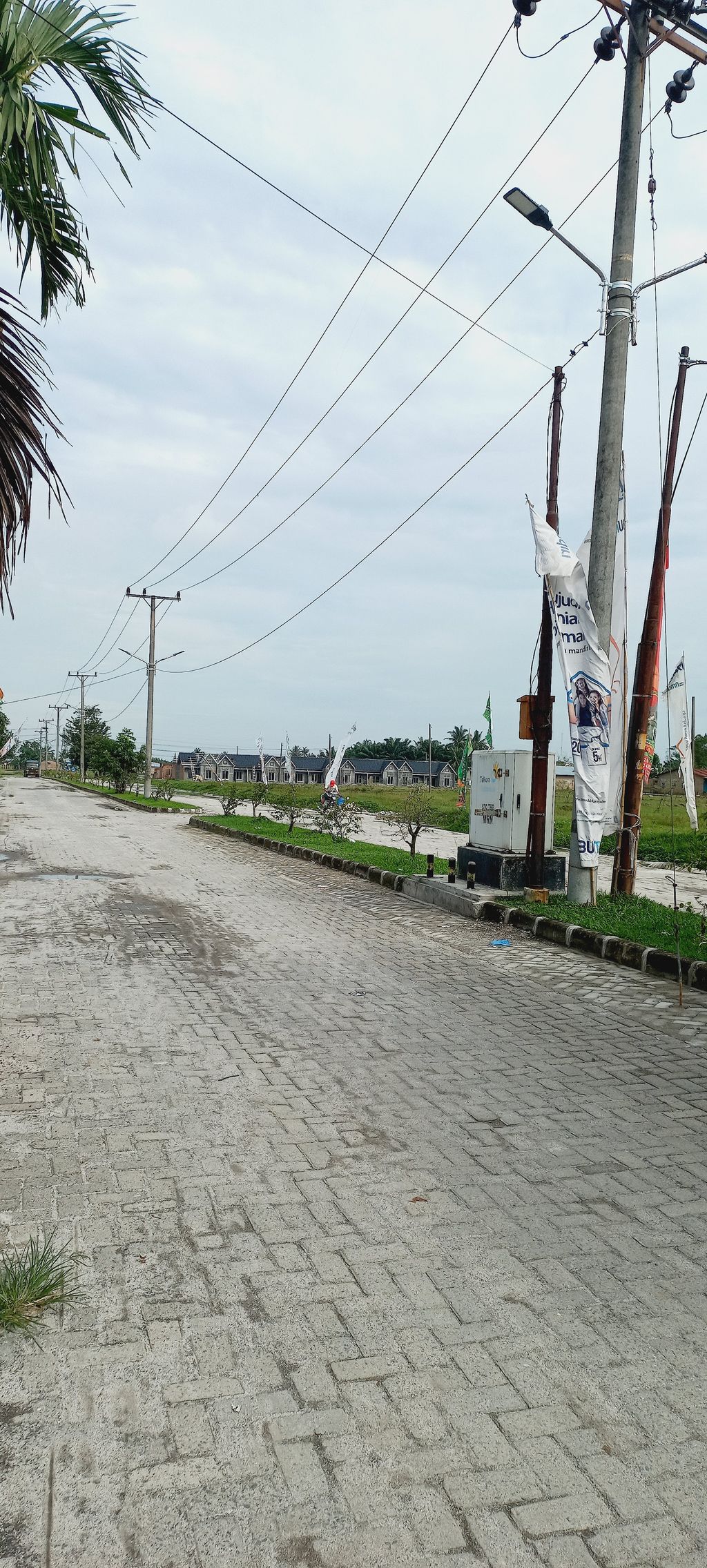 foto gerbang perumahan RUMAH PONDOK 8