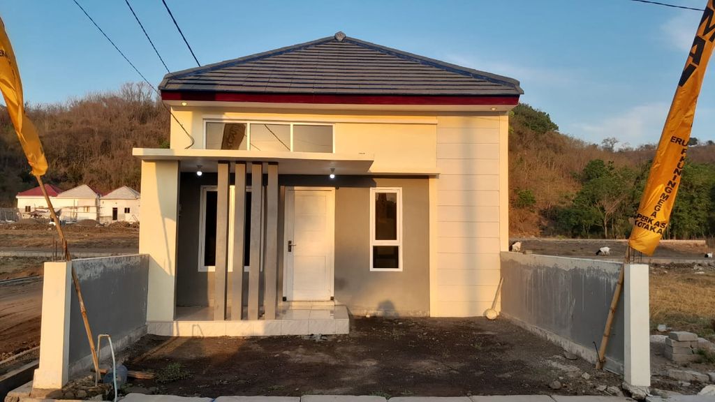 foto tampak rumah tipe 36 perumahan ROYAL HILL REGENCY