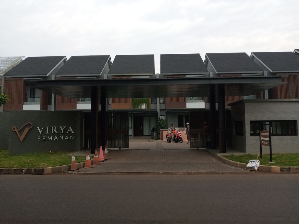 foto gerbang perumahan TAMAN SEMANAN INDAH - CLUSTER VIRYA SEMANAN