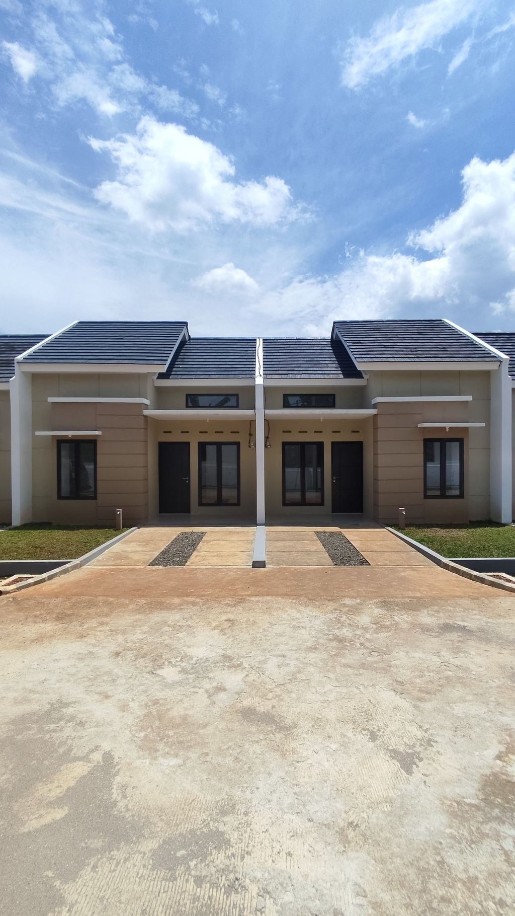 foto tampak rumah tipe Nakula Standard perumahan PANDAWA REGENCY