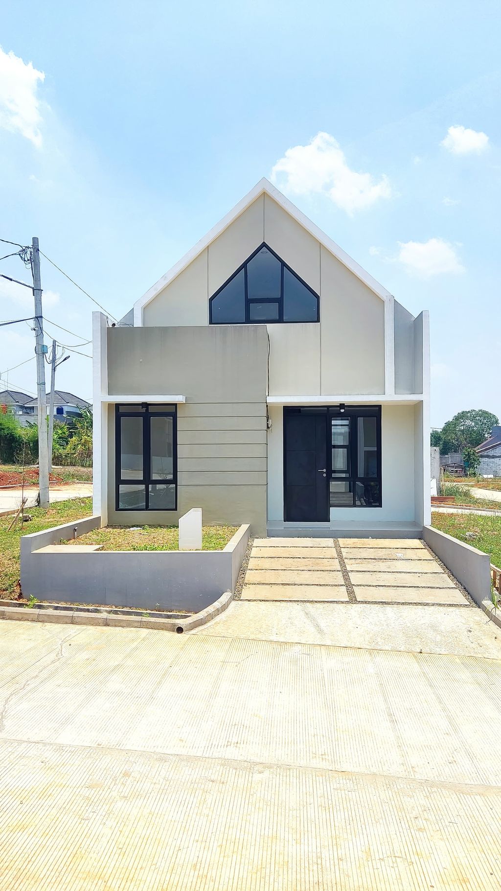 foto tampak rumah tipe Sadewa Irregular perumahan PANDAWA REGENCY