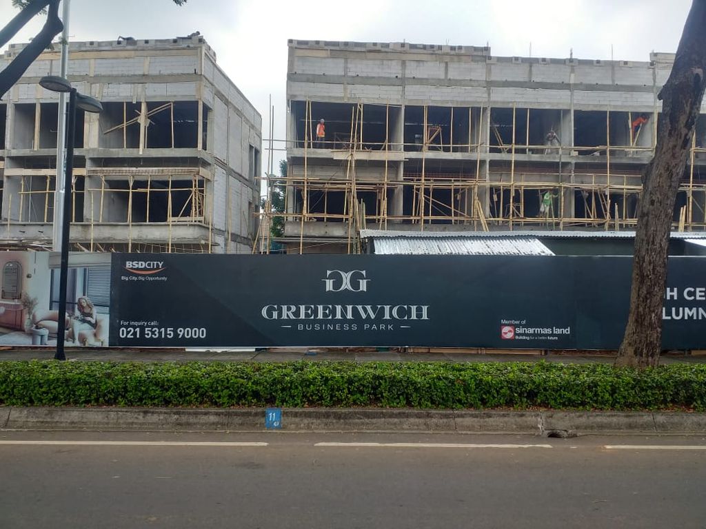 foto gerbang perumahan Greenwich Business Park