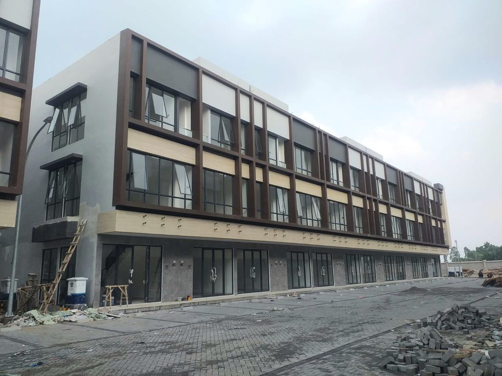 foto gerbang perumahan Northridge Business Center