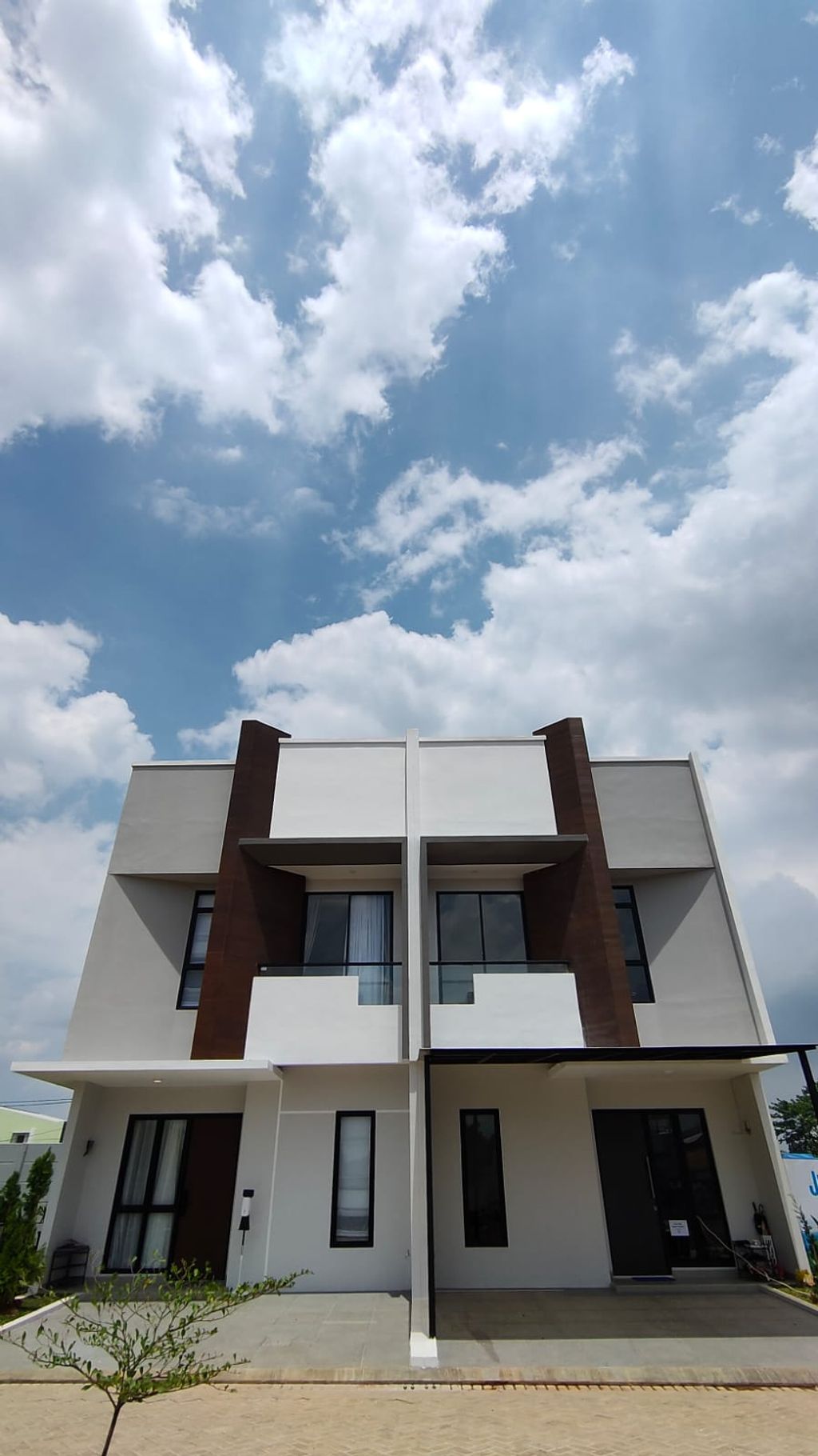 foto tampak rumah tipe Westin perumahan Winston Residence Serpong