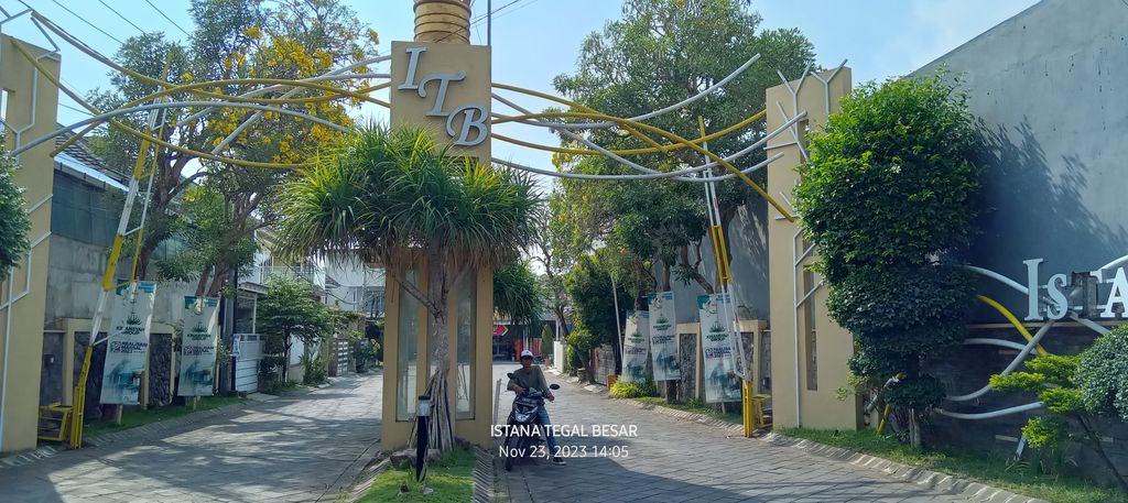 foto gerbang perumahan ISTANA TEGAL BESAR 2