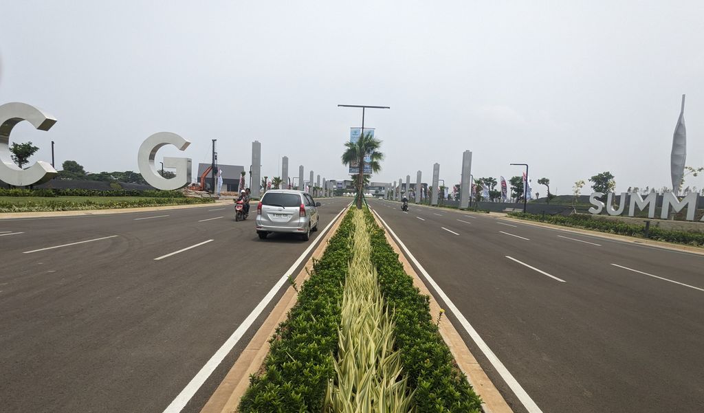foto posisi tengah perumahan SUMMARECON CROWN GADING - CLUSTER REGIA RESIDENCE
