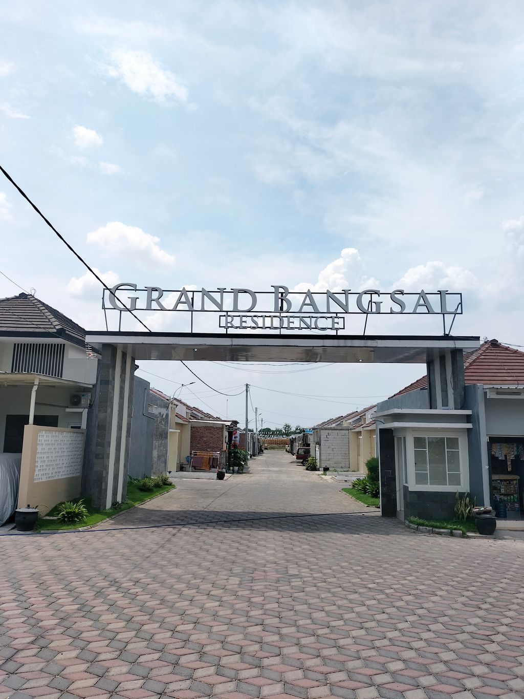 foto gerbang perumahan GRAND BANGSAL RESIDENCE TAHAP 2